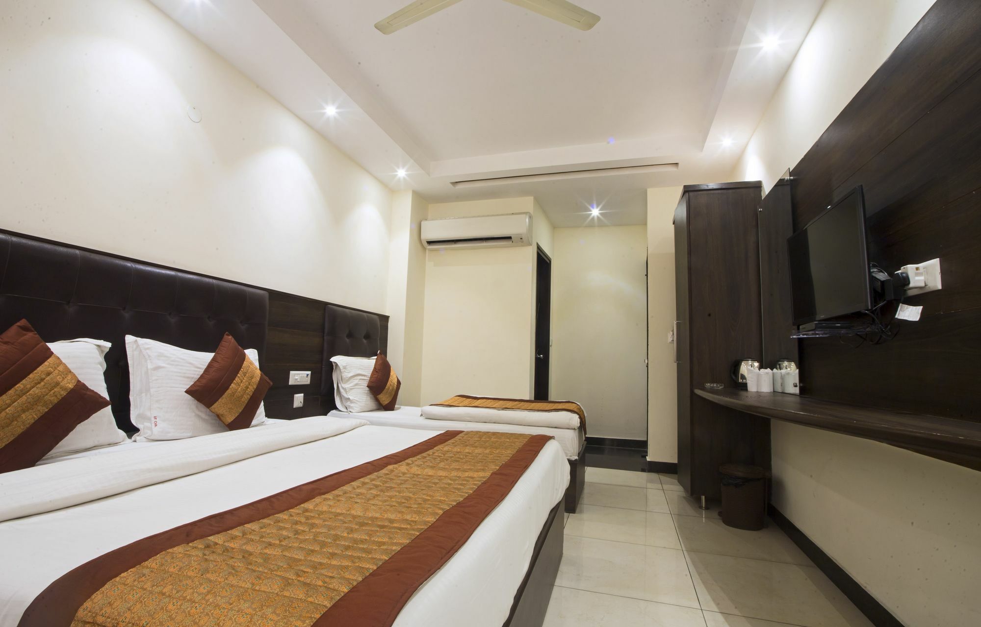 Fabexpress Le Continental Paharganj New Delhi Hotel Exterior photo